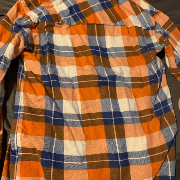 Button down - Picture 3 of 3